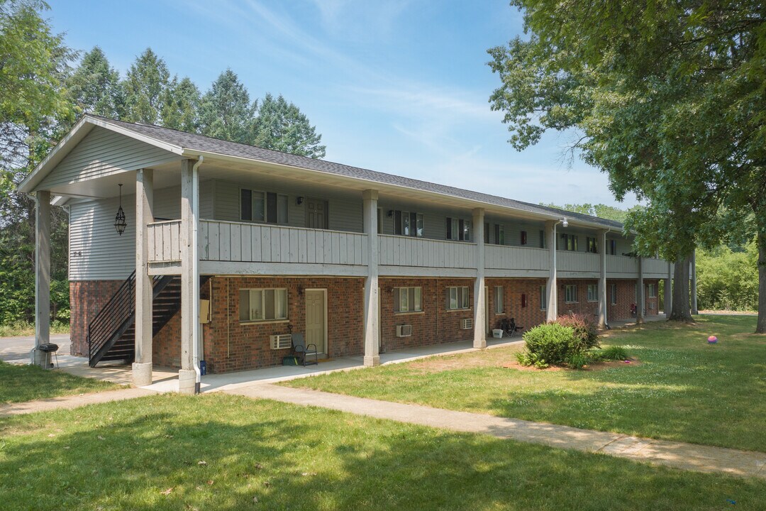 Park Manor Apartments in Berrien Springs, MI - Building Photo