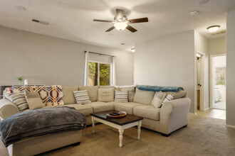 7547 Willow Run Dr NE in Albuquerque, NM - Building Photo - Building Photo