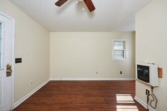 212 E Hillcrest Dr in Springfield, TN - Building Photo - Building Photo