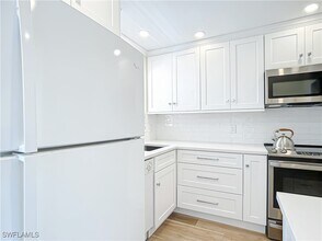 180 Turtle Lake Ct in Naples, FL - Building Photo - Building Photo