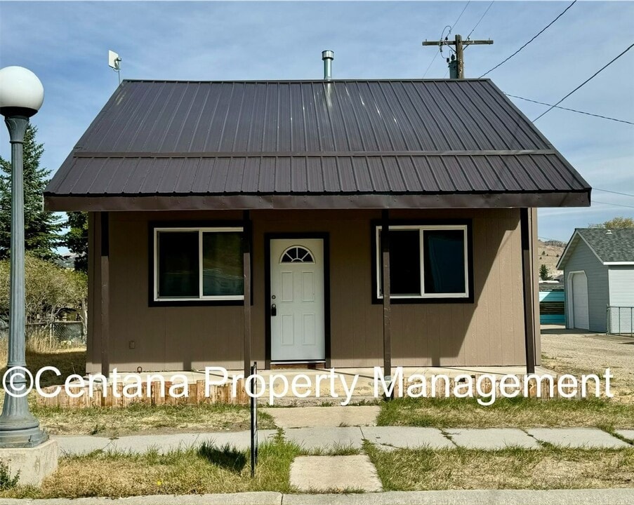 1306 E 5th St in Anaconda, MT - Building Photo