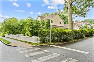 54 Sinawoy Rd in Greenwich, CT - Building Photo - Building Photo