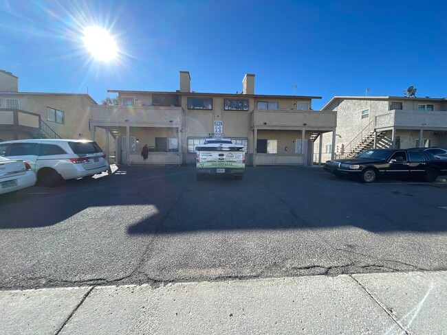 6229 Yerba Ln, Unit B in Las Vegas, NV - Foto de edificio - Building Photo