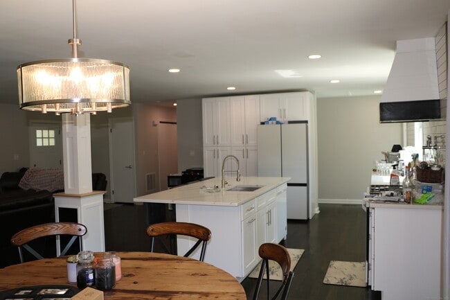 6 Greenfield Dr in Ansonia, CT - Building Photo - Building Photo