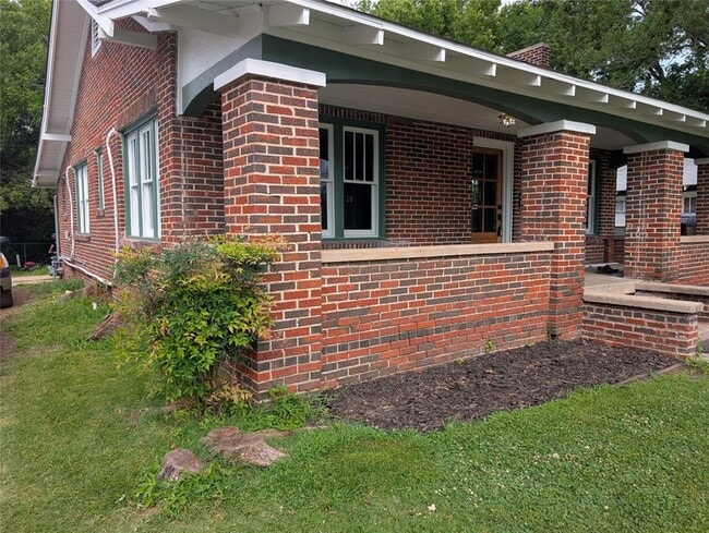 216 N University Blvd