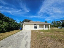 1127 Croquet St E in Lehigh Acres, FL - Building Photo