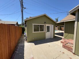 1085 E Academy Ave in Tulare, CA - Building Photo