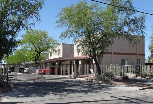 Monte Vista Townhomes in Tucson, AZ - Foto de edificio - Building Photo