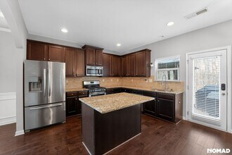 1154 Paramount Dr in Mcdonough, GA - Foto de edificio - Building Photo