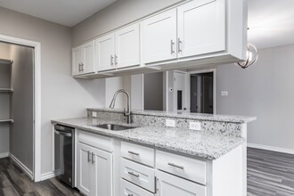 7210 Grass Valley Dr in San Antonio, TX - Building Photo - Building Photo