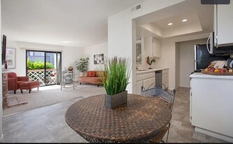 9332 Twin Trails Dr, Unit 9332 Twin Trails Dr in San Diego, CA - Building Photo
