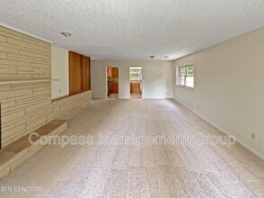 5802 Tazewell Pike in Knoxville, TN - Building Photo - Building Photo