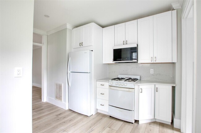 26 N Eckar St in Irvington, NY - Building Photo - Building Photo