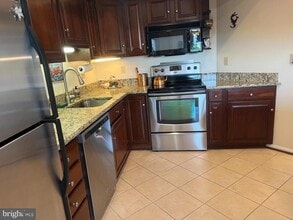 110 Oyster Cove Dr in Grasonville, MD - Building Photo - Building Photo