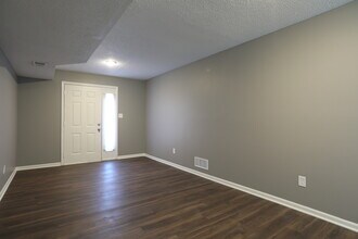 326 NW Gibson Rd in Lee's Summit, MO - Building Photo - Building Photo