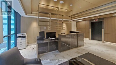 327 King St W in Toronto, ON - Building Photo - Building Photo