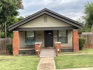 401 W 1st St in Edmond, OK - Foto de edificio