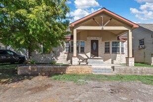 7413 Dallas St in Houston, TX - Building Photo