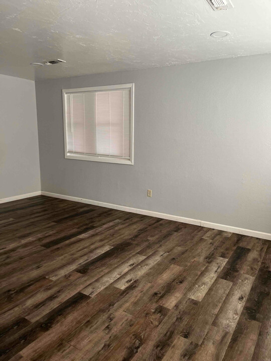 605 W 6th St in Liberal, KS - Foto de edificio