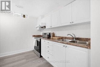 3 Plowman Dr in Ajax, ON - Building Photo - Building Photo