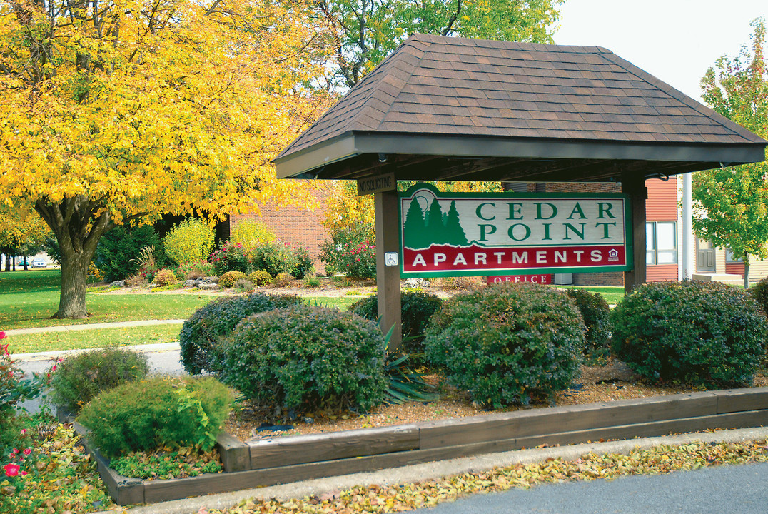 Cedar Point Apartments in Springfield, IL - Building Photo