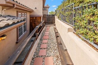 143 Avenida Caballeros in San Clemente, CA - Building Photo - Building Photo
