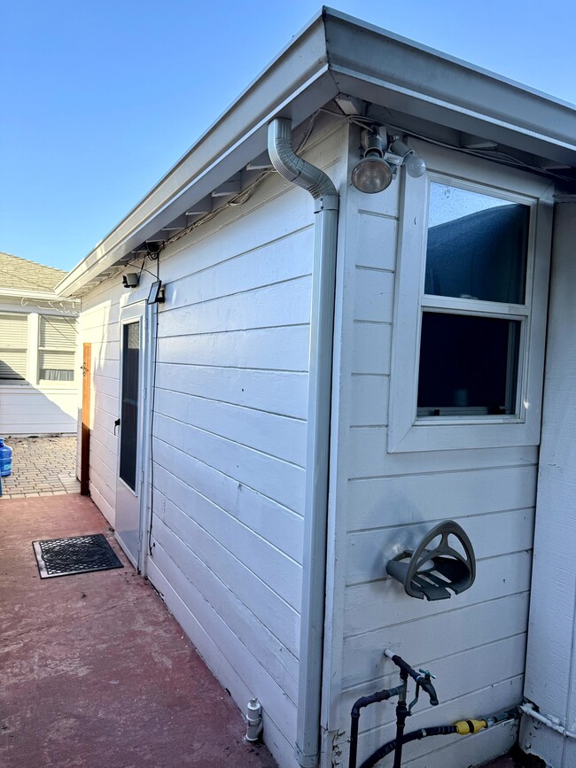 1354 N Main St in Salinas, CA - Building Photo - Building Photo