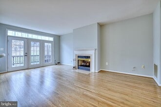5742 Governors Pond Cir in Alexandria, VA - Building Photo - Building Photo