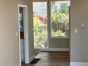 5924 Ocean View Dr, Unit Follini Properties in Oakland, CA - Building Photo - Building Photo
