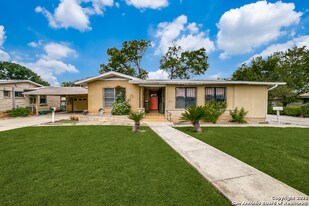 1615 Cincinnati Ave in San Antonio, TX - Building Photo