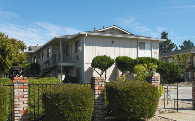 1251 Juniper Dr in Gilroy, CA - Building Photo - Building Photo