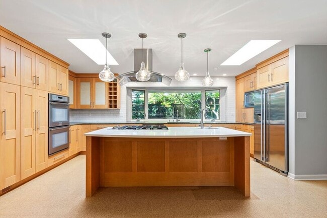 2640 SW Vista Dr in Portland, OR - Building Photo - Building Photo