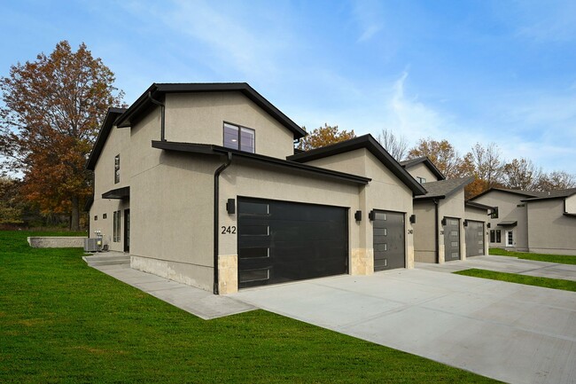 232 Sumac Rd in Raymore, MO - Building Photo - Building Photo