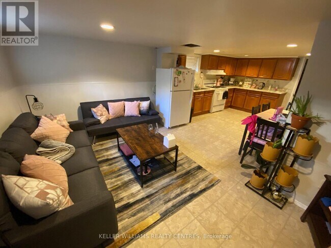 426 Strathmore Blvd in Toronto, ON - Building Photo - Building Photo