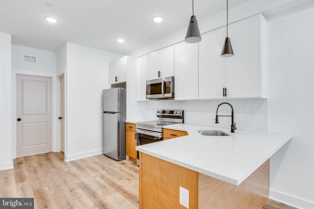 2528 N 11th St in Philadelphia, PA - Building Photo