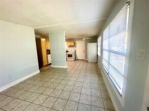 9571 83rd St N in Seminole, FL - Building Photo - Building Photo