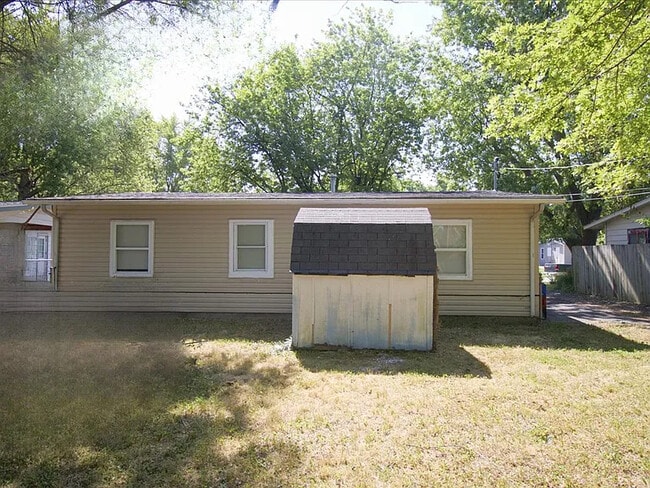 133 St Thomas Ln in Sauget, IL - Building Photo - Building Photo