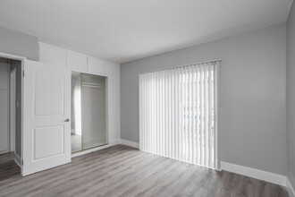 Palmyra Villas in Los Angeles, CA - Building Photo - Interior Photo