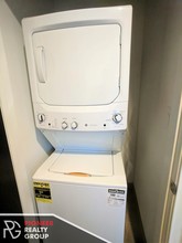 2319 N Southport Ave, Unit 2319-1S in Chicago, IL - Building Photo - Building Photo