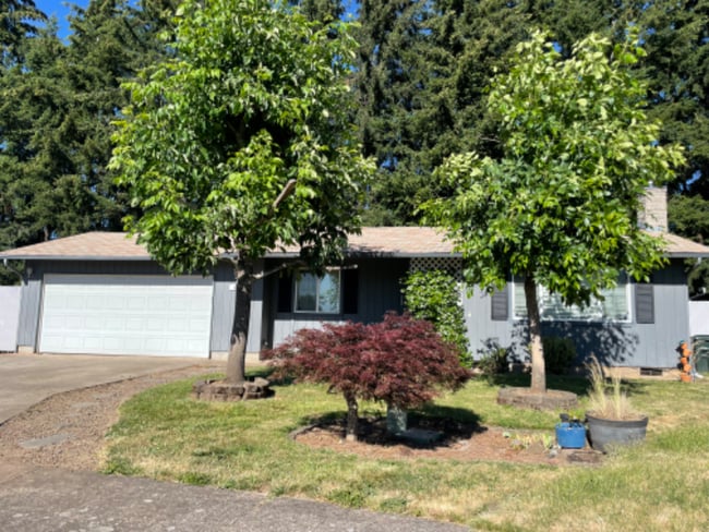 411 N 55th St in Springfield, OR - Building Photo - Building Photo