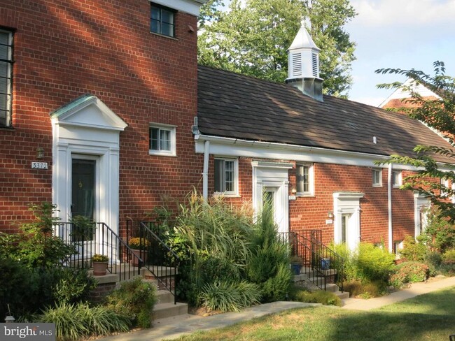 3372 Martha Custis Dr in Alexandria, VA - Foto de edificio - Building Photo