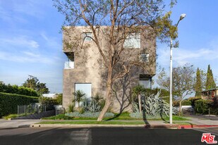 7907 Willoughby Ave in West Hollywood, CA - Building Photo