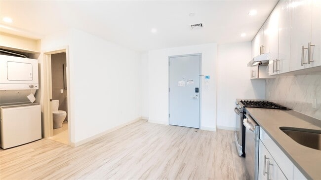 property at 109-9 15th Ave