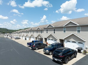 Graycliff Luxury Townhomes in Morgantown, WV - Foto de edificio - Building Photo