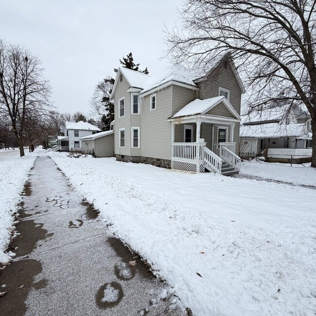 1100 Jackson St NW in Grand Rapids, MI - Building Photo - Building Photo