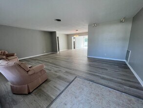 4220 49th Ave S in St. Petersburg, FL - Building Photo - Building Photo