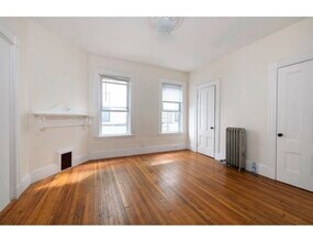 19 Trowbridge St, Unit 19T3 in Cambridge, MA - Building Photo - Building Photo