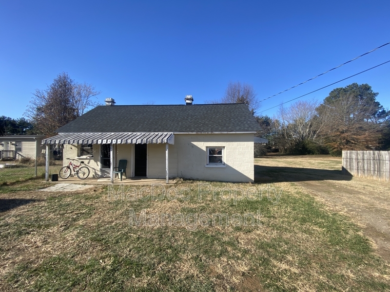 303 Powell St in Fredericksburg, VA - Building Photo