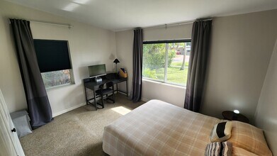 565 NW 128th St in North Miami, FL - Building Photo - Building Photo