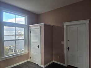 296 Main St in New Baltimore, NY - Foto de edificio - Building Photo